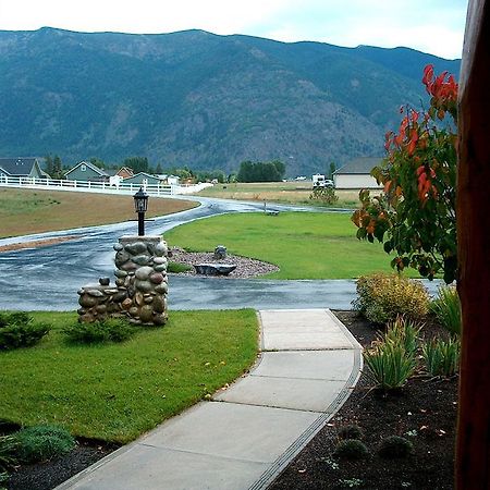 Bad Rock Bed And Breakfast Inn コロンビア・フォールズ エクステリア 写真