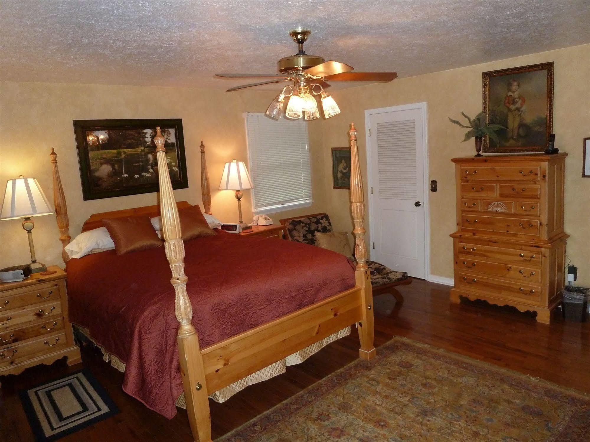Bad Rock Bed And Breakfast Inn コロンビア・フォールズ エクステリア 写真