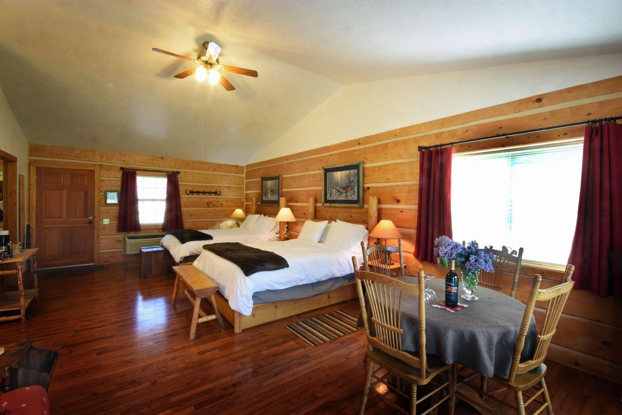 Bad Rock Bed And Breakfast Inn コロンビア・フォールズ エクステリア 写真
